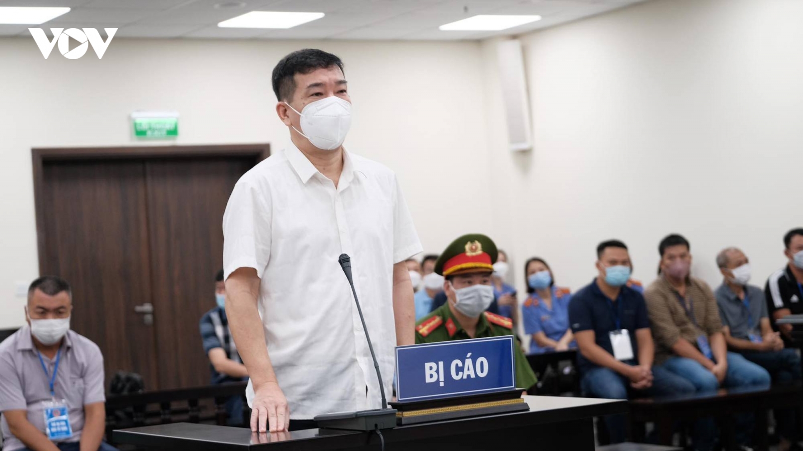 Cấp dưới đồng loạt khai ông Phùng Anh Lê "chỉ đạo miệng" thả người trái luật