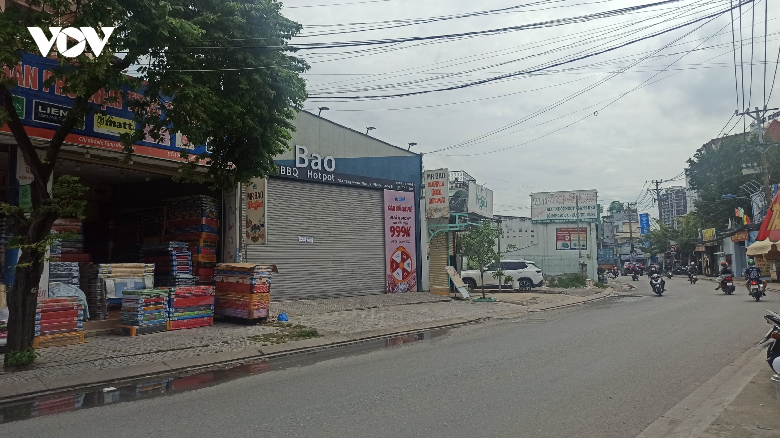 Làm rõ nguyên nhân ngộ độc rượu khiến 2 người tử vong tại TP.Thủ Đức