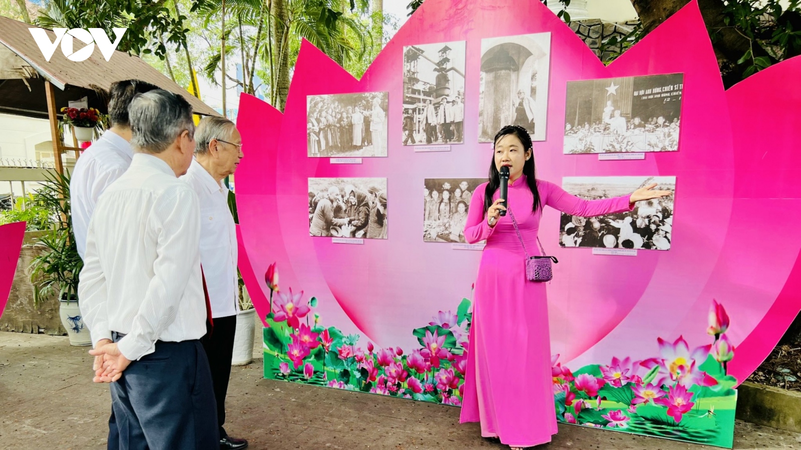 Triển lãm ảnh “Cuộc đời và hoạt động cách mạng của Chủ tịch Hồ Chí Minh”
