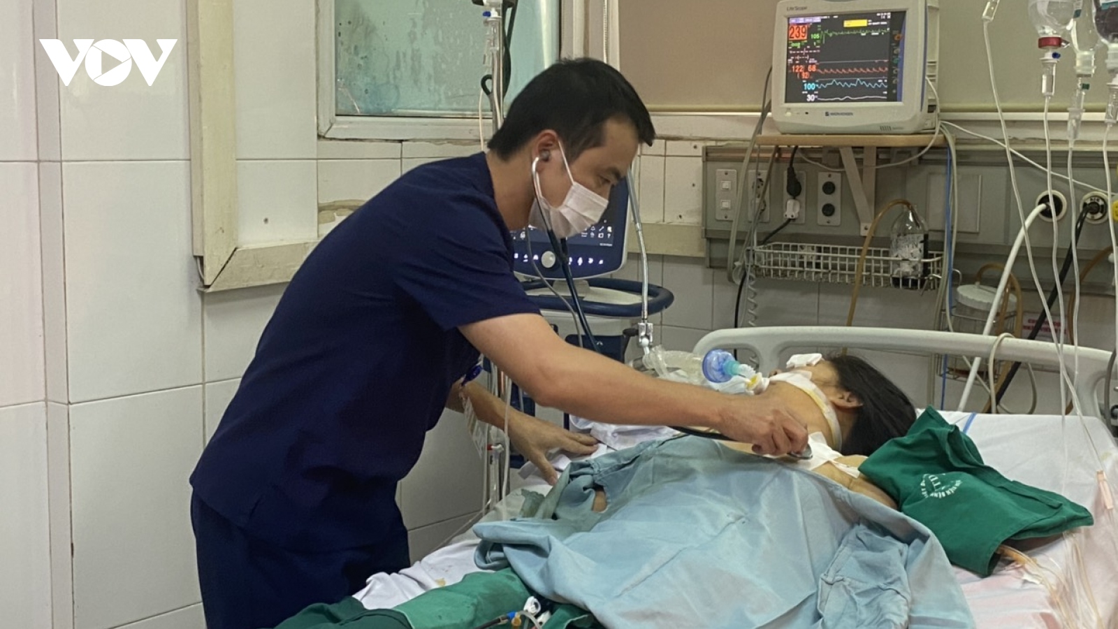 Bệnh nhân mắc sốt xuất huyết ở Hà Nội nguy kịch, ngừng tuần hoàn