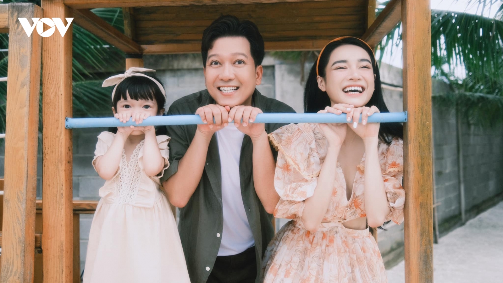 Trường Giang - Nhã Phương hiếm hoi khoe ảnh con gái dịp kỷ niệm 4 năm ngày cưới
