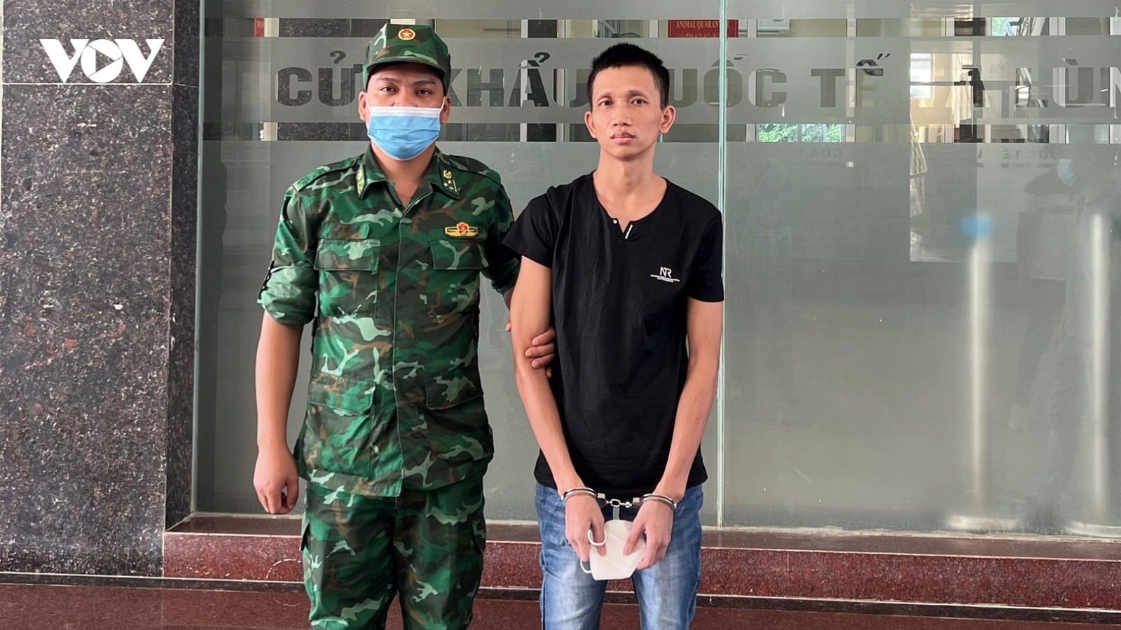 Bắt đối tượng mang 3 quyết định truy nã bỏ trốn