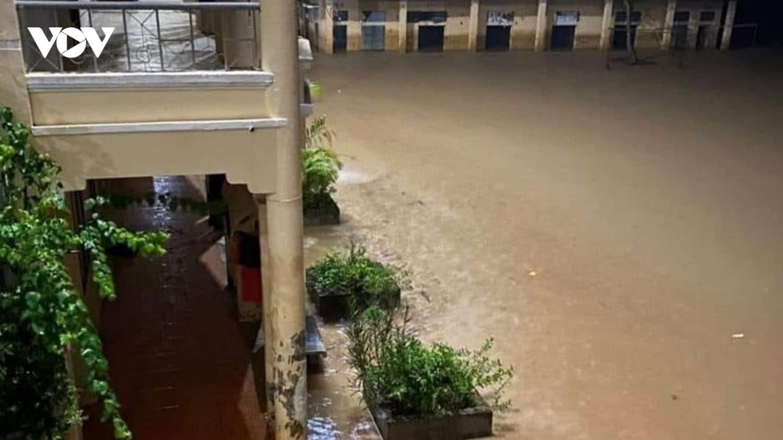 Trường học ở Sơn La tiếp tục ngập trong biển nước sau mưa lớn
