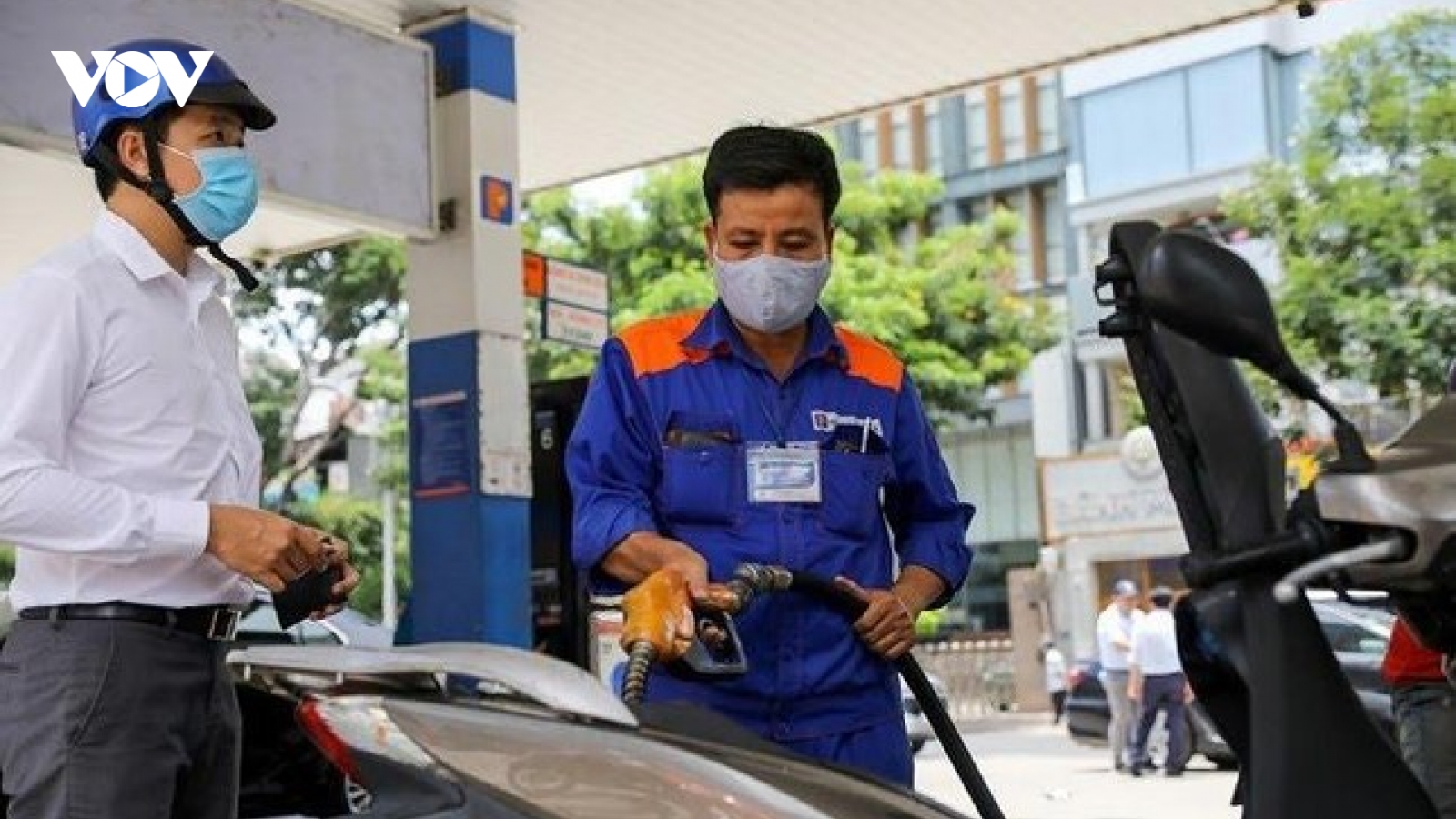Đề xuất cho DN xăng dầu điều chỉnh đột xuất khi giá biến động vượt ngưỡng