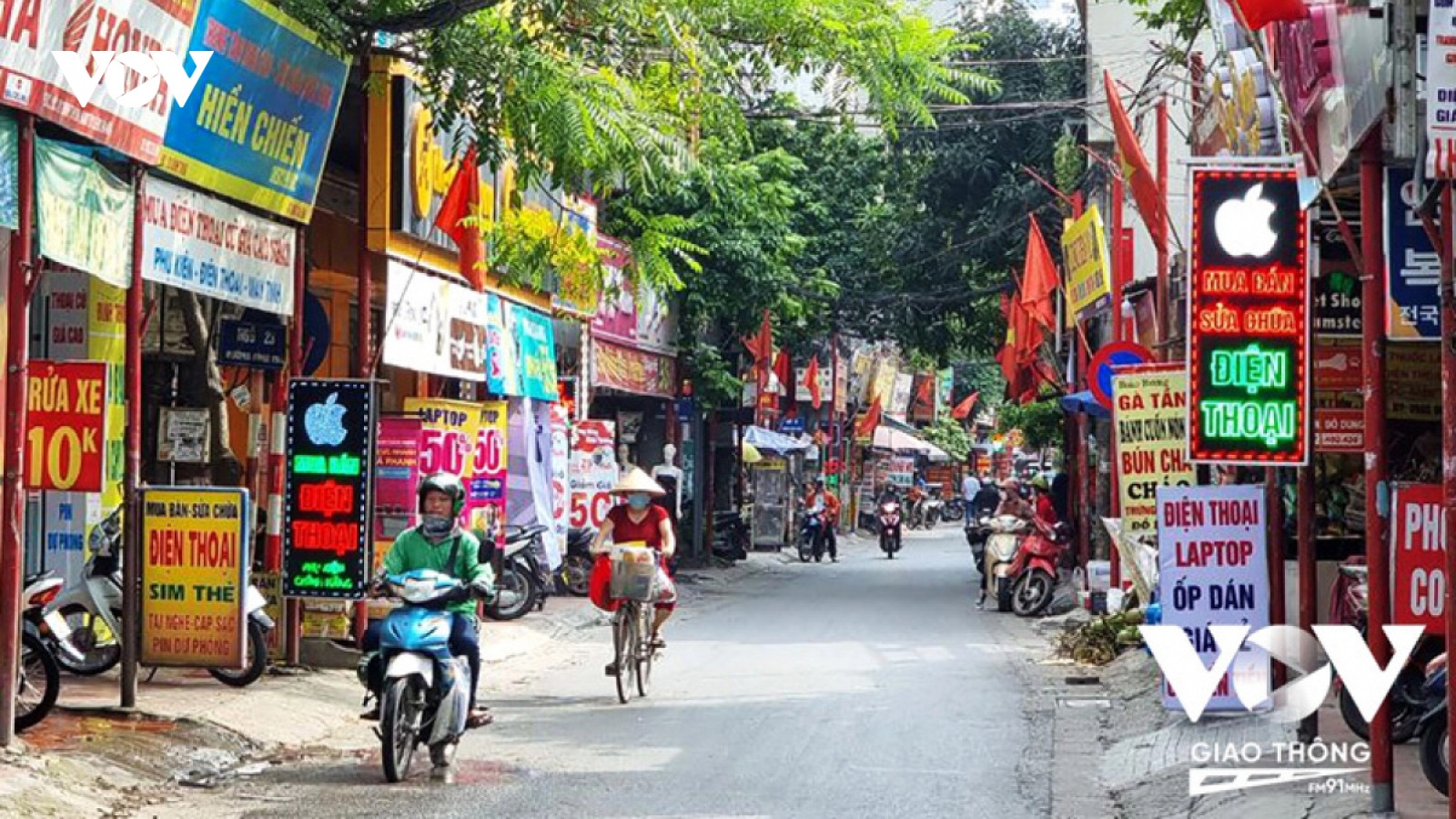Vỉa hè, lòng đường không được quản lý chặt, các tuyến phố kiểu mẫu “phá sản”