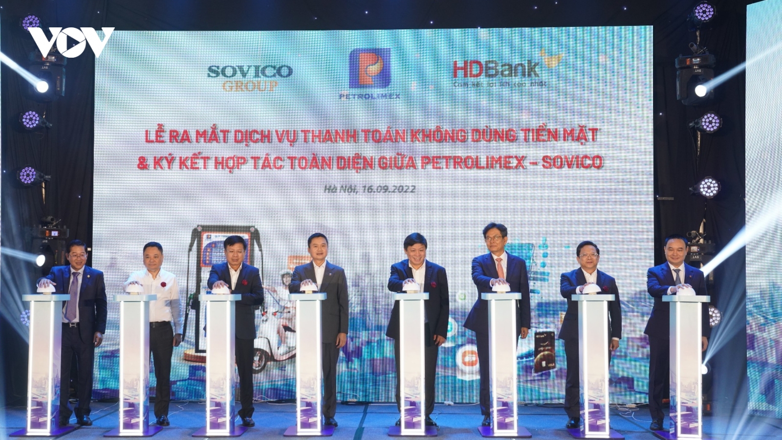 Petrolimex ra mắt dịch vụ thanh toán không dùng tiền mặt