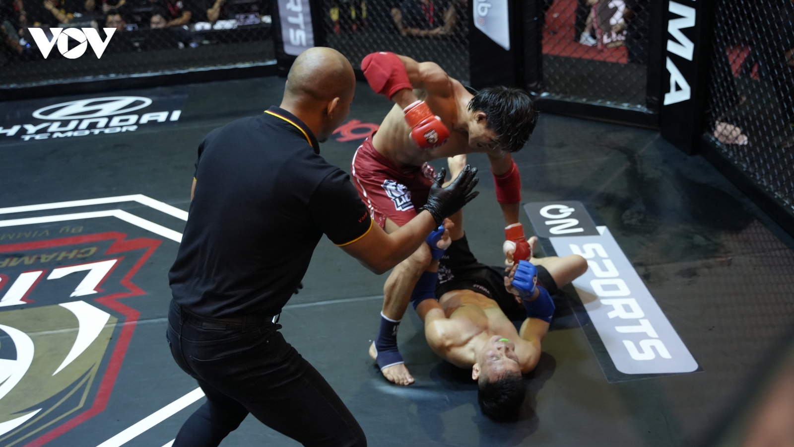 Nguyễn Trần Duy Nhất lật kèo ngoạn mục ở tứ kết MMA LION Championship