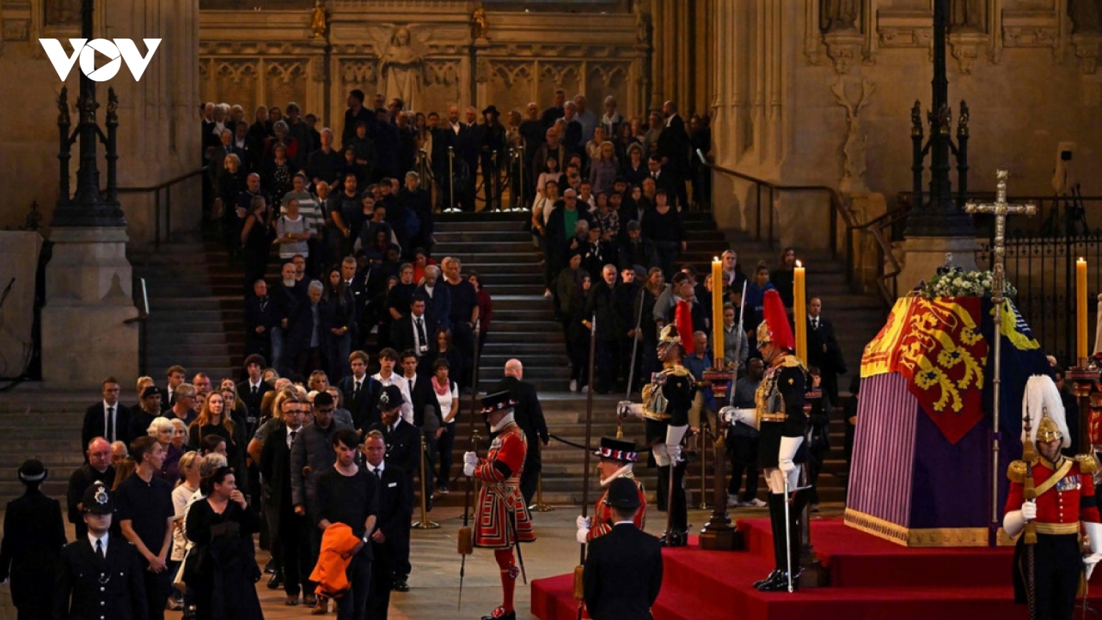 Nước Anh nói lời tiễn biệt Nữ hoàng Elizabeth II