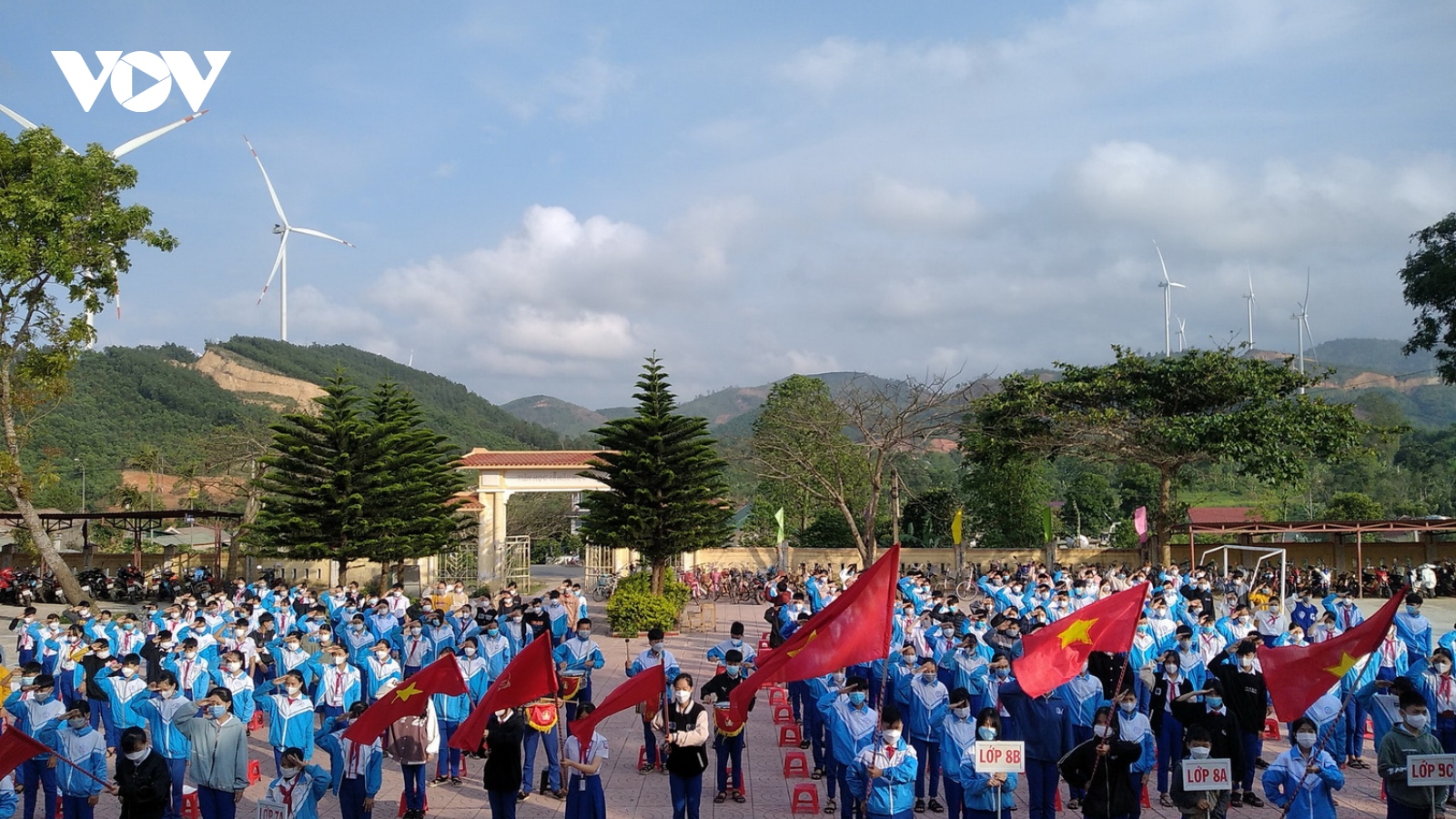 Tuyên dương học sinh quay clip giúp công an truy tìm người gây tai nạn rồi bỏ trốn