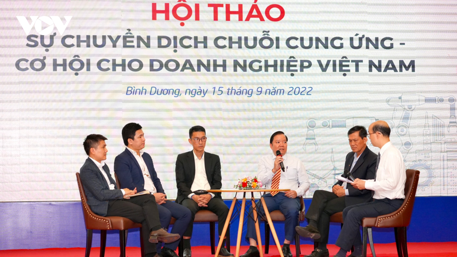 Việt Nam có nhiều lợi thế đón đầu dòng chuyển dịch vốn đầu tư từ các nước
