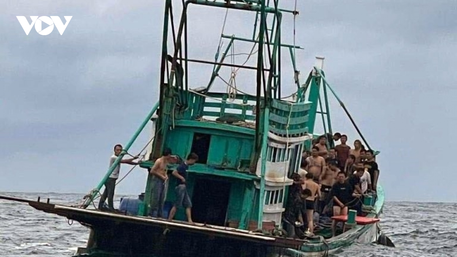 Lật tàu ngoài khơi Campuchia, hàng chục người mất tích