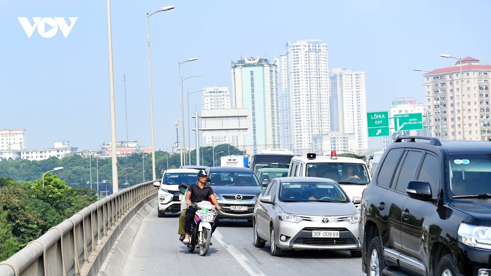 Vắng CSGT, muôn kiểu vi phạm tái diễn ở đường Vành đai 3 Hà Nội