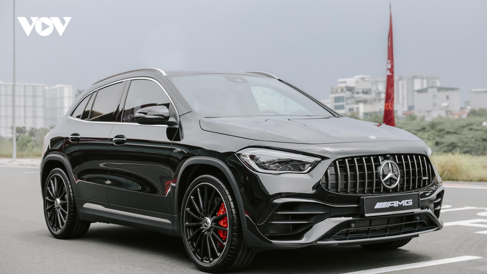 Cận cảnh Mercedes-AMG GLA 45 S giá hơn 3 tỷ đồng tại Việt Nam