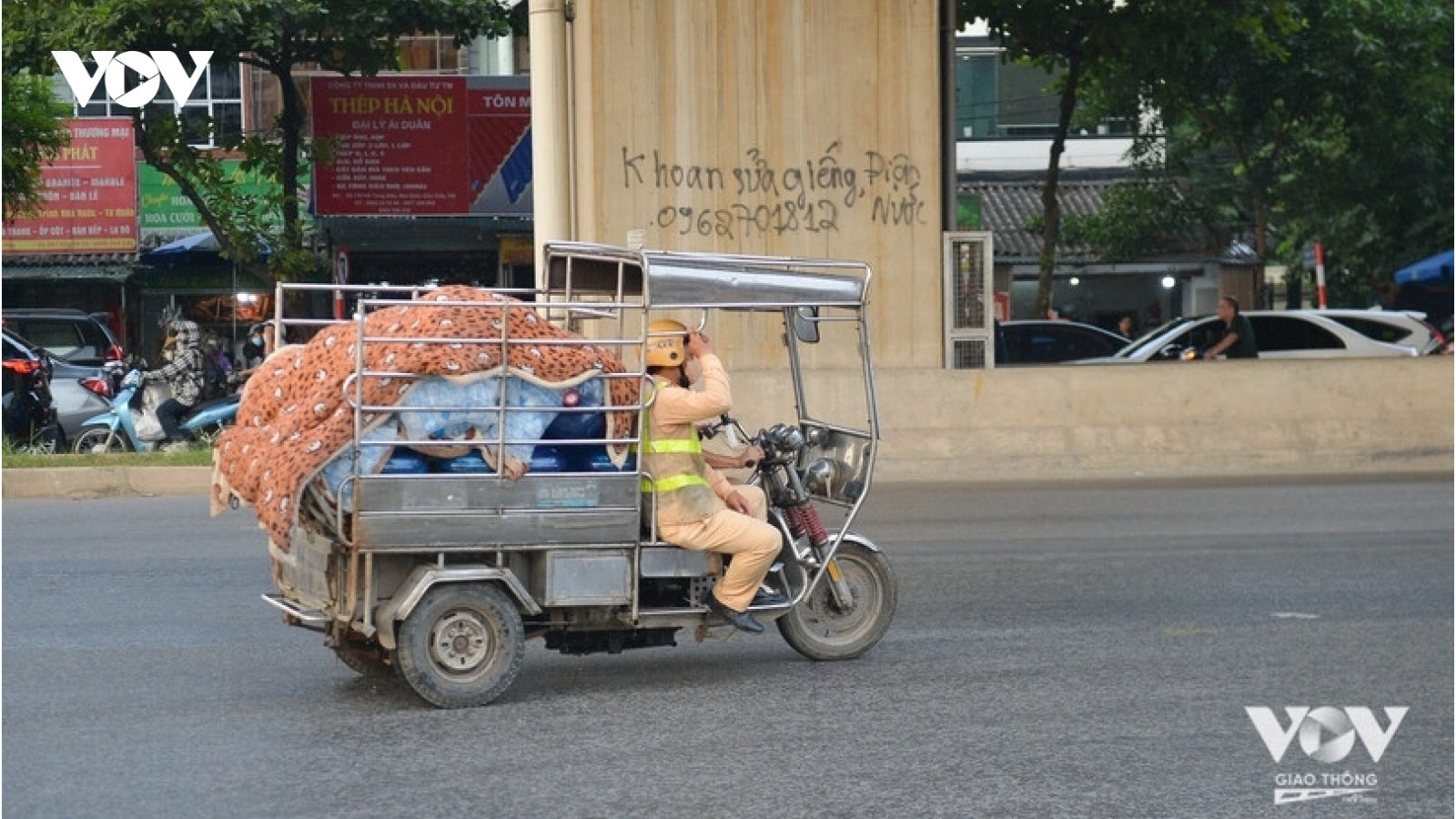 Giải quyết vấn đề xe tự chế: Khó quá thì đứng sang một bên...