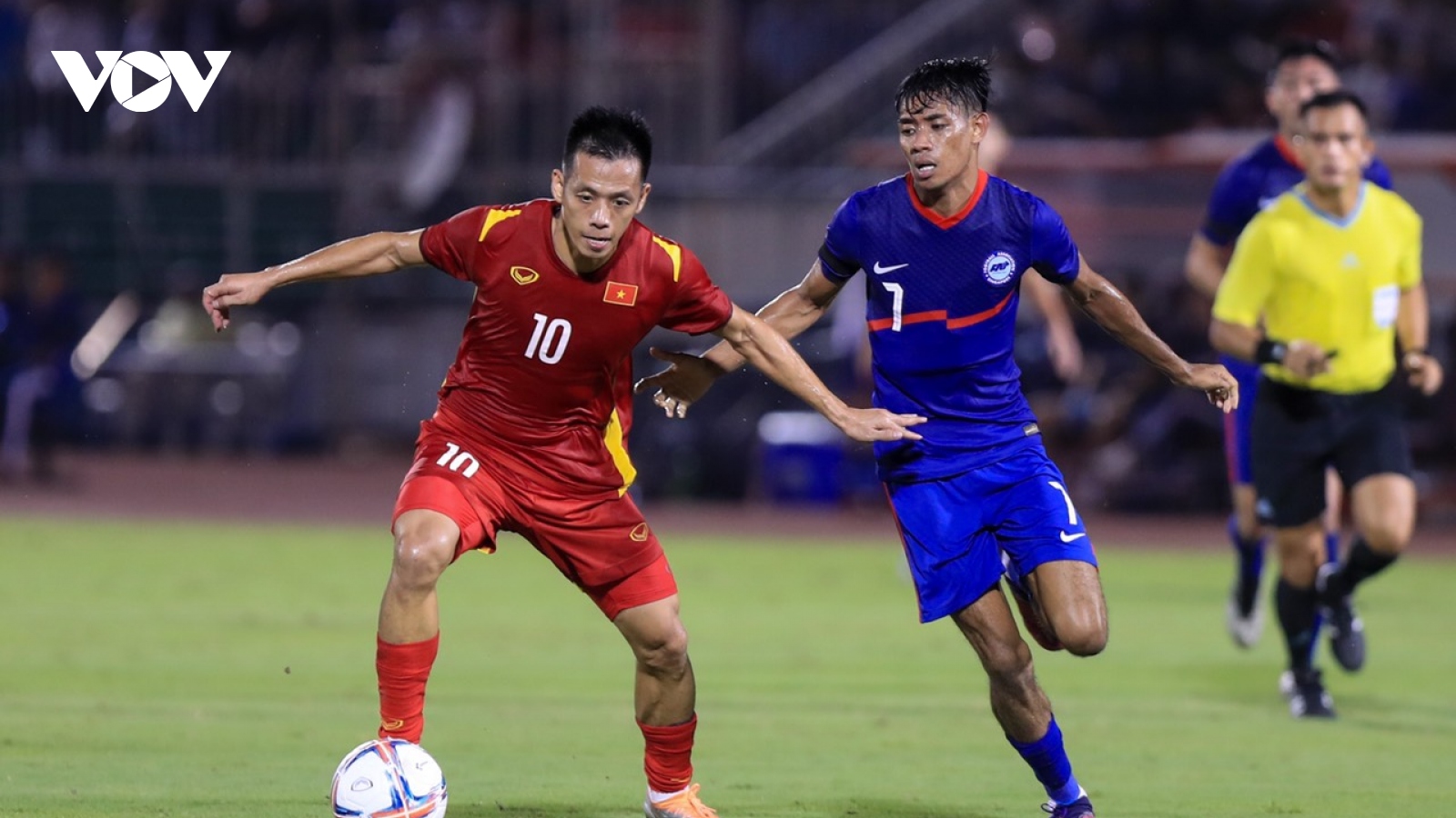 HLV Nishigaya đưa Văn Quyết "lên mây xanh" sau trận ĐT Việt Nam 4-0 ĐT Singapore