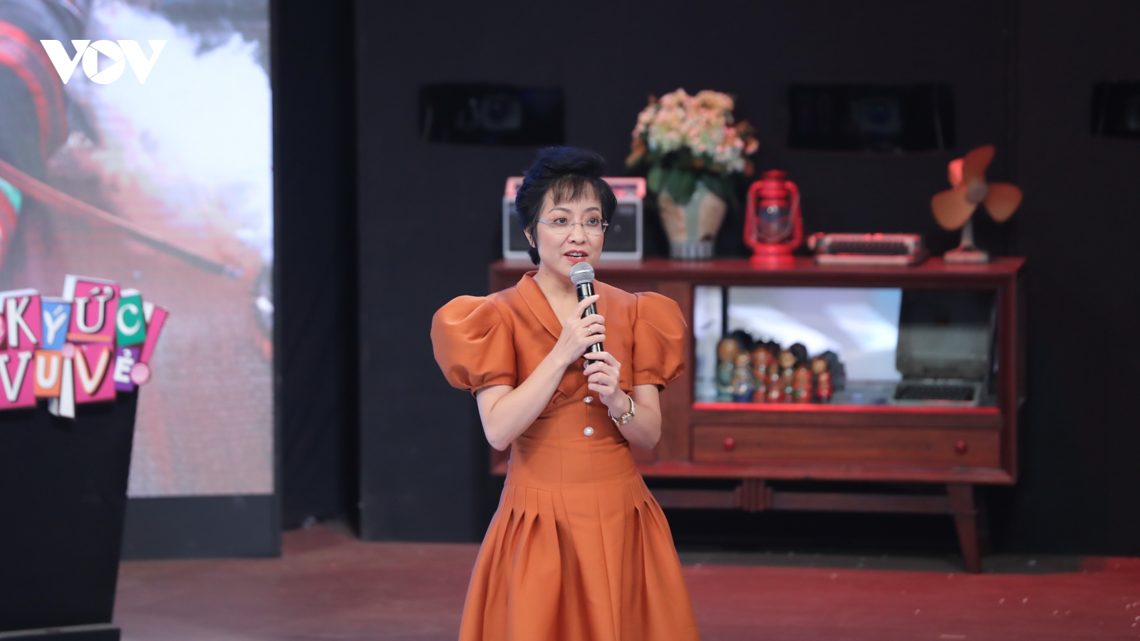 MC Thảo Vân rơi nước mắt nhớ lại ngày đi lấy chồng không có mẹ