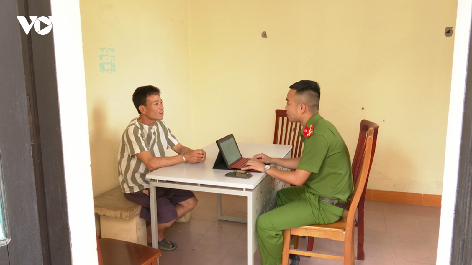 Trốn truy nã, mai danh ẩn tích gần 20 năm vẫn không thoát