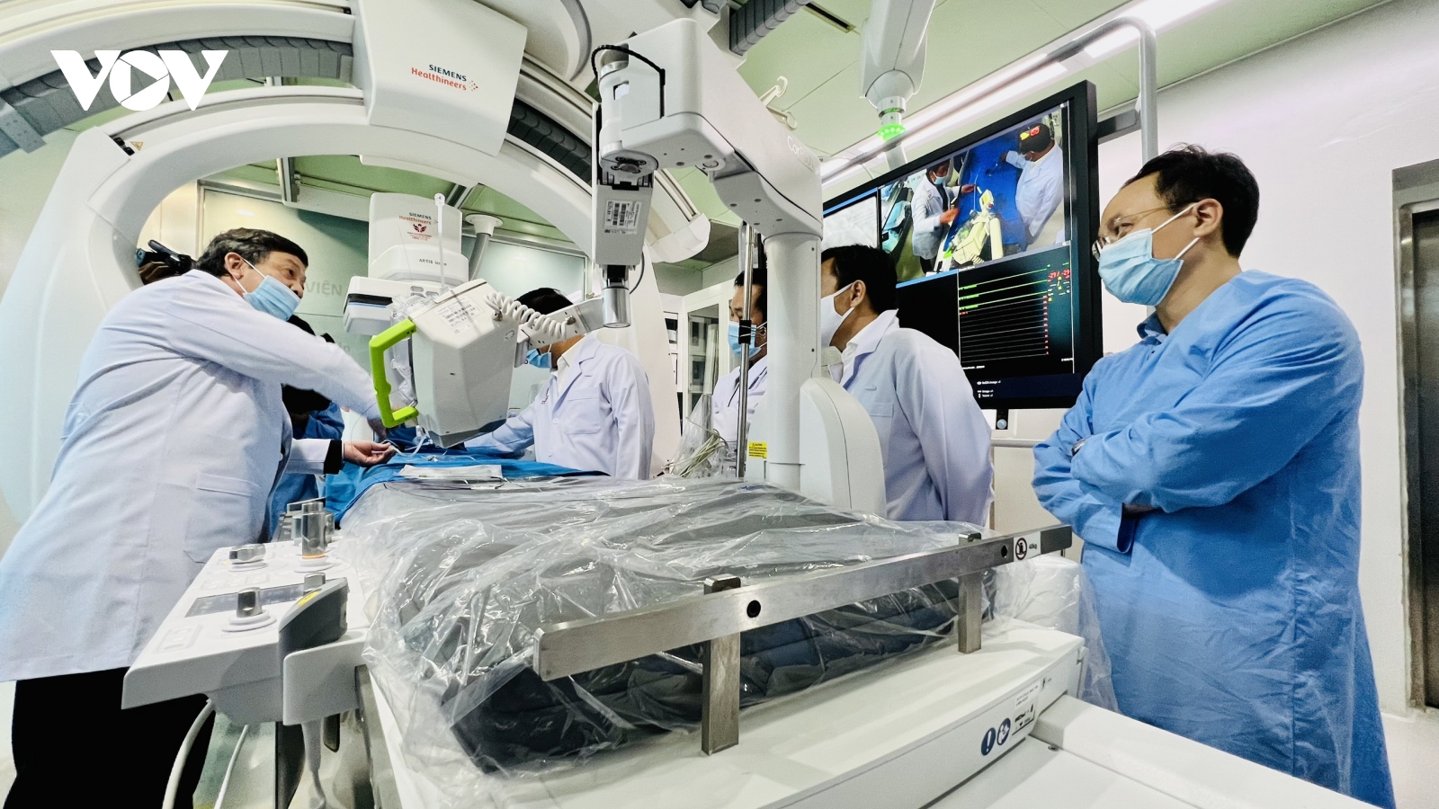 Cần Thơ lần đầu tiên đưa robot Corindus vào can thiệp mạch máu cho bệnh nhân