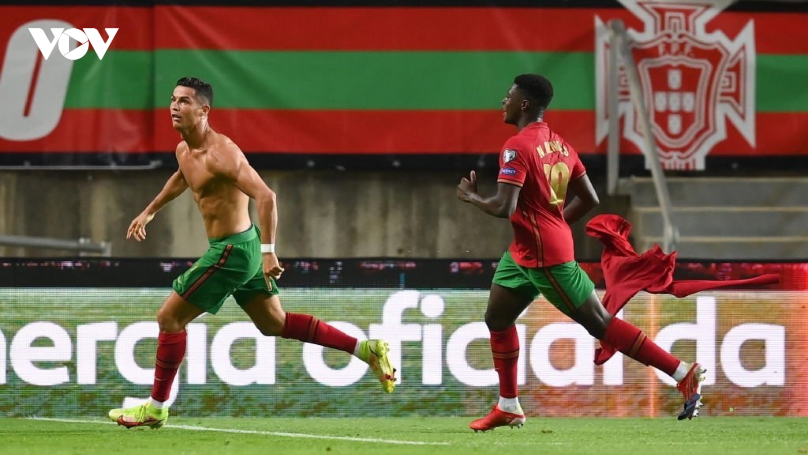 Ngày này năm xưa: Ronaldo đi vào lịch sử bóng đá thế giới