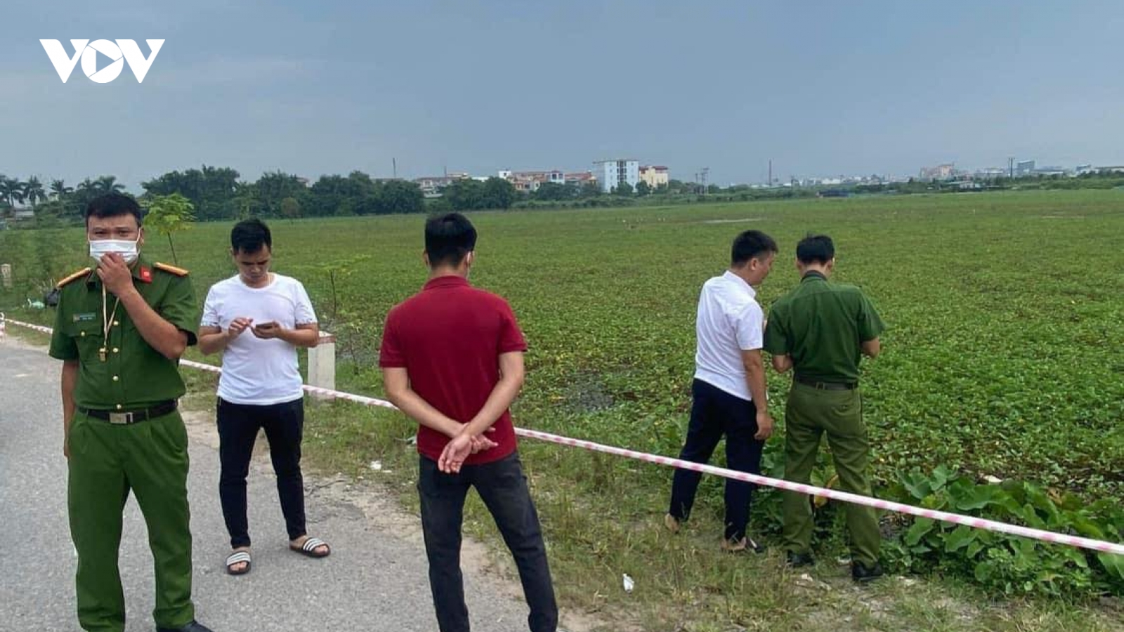 Điều tra vụ người đàn ông tử vong dưới mương nước tại Hà Nội