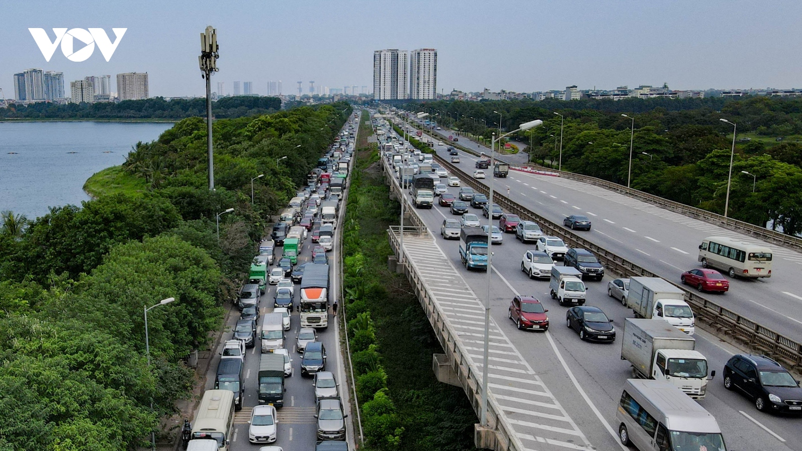 Giao thông Hà Nội ùn tắc trong ngày đầu tiên đi làm sau kỳ nghỉ Lễ 2/9