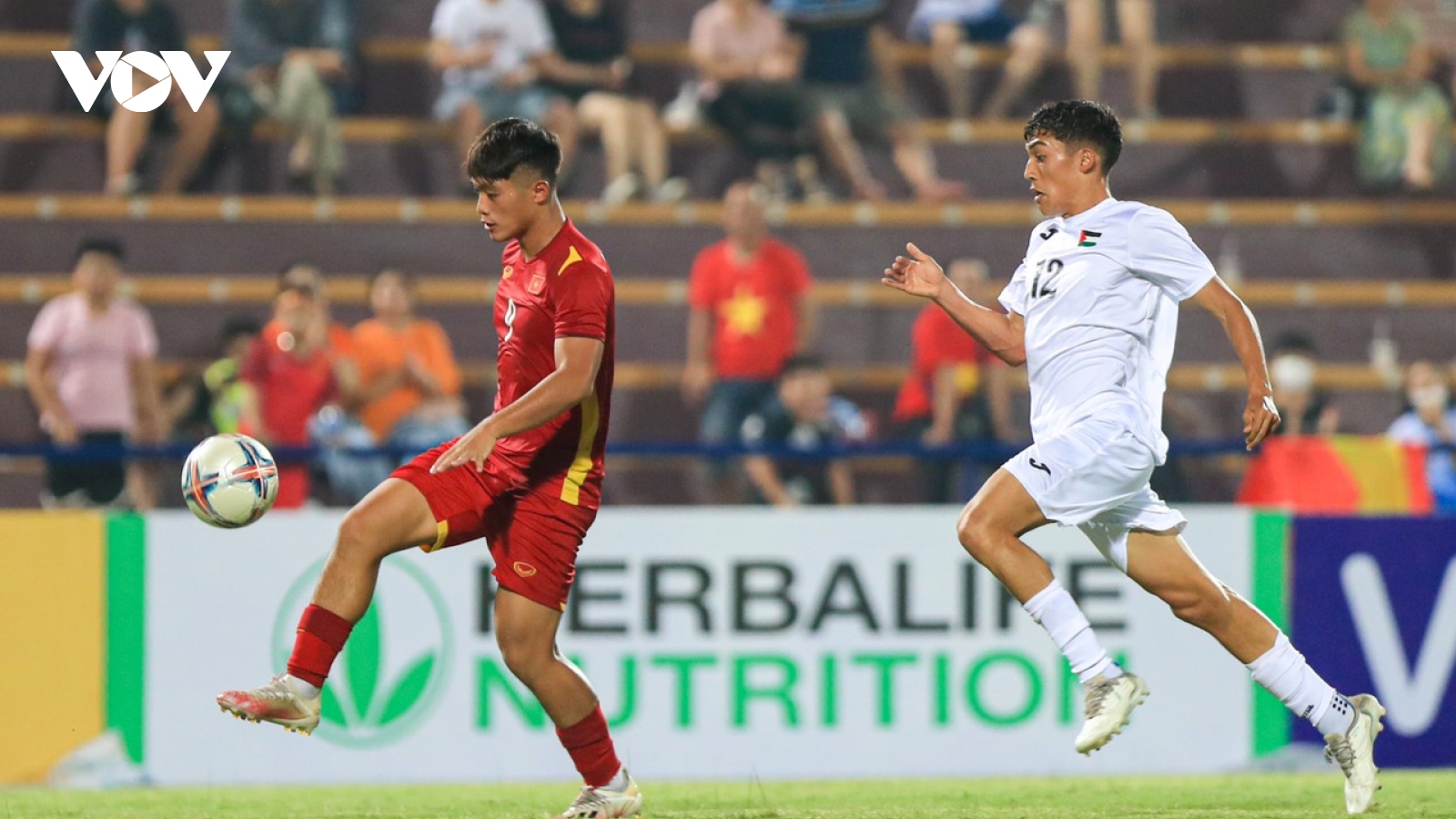 
        Phung phí cơ hội, U20 Việt Nam bị U20 Palestine cầm hòa
                  
                          
                      