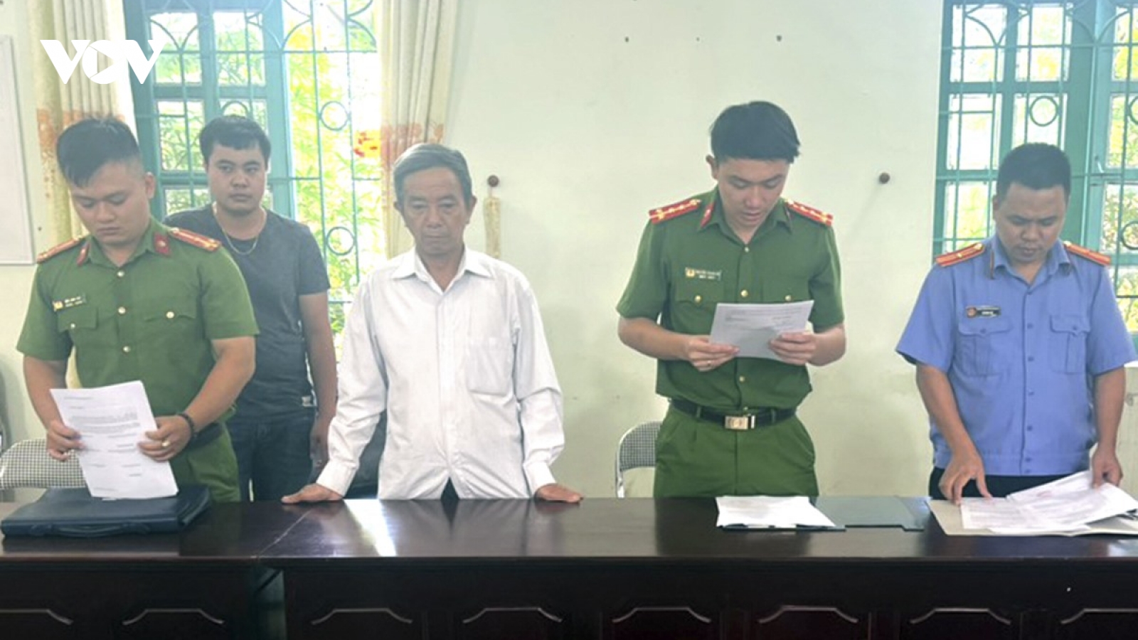 1 trưởng thôn bị bắt về tội tham ô liên quan dự án sân bay ở Điện Biên