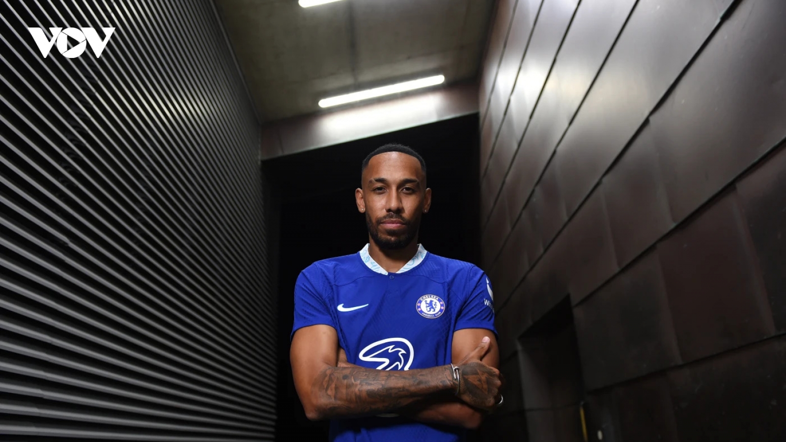 Aubameyang gia nhập Chelsea, Marcos Alonso đến Barca