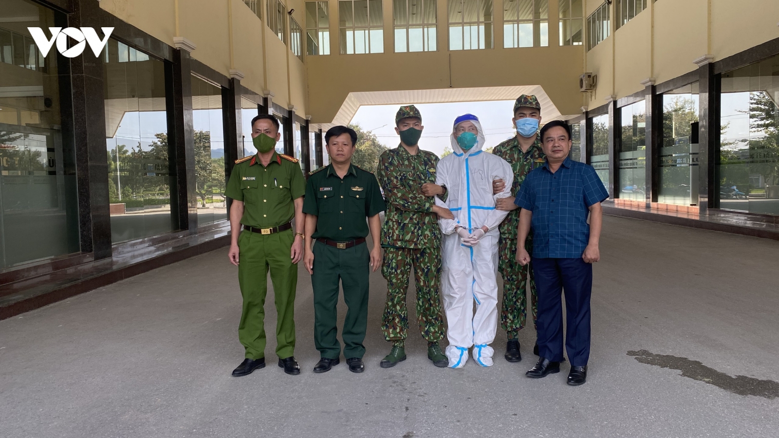 Bắt đối tượng truy nã đặc biệt nguy hiểm sau 16 năm lẩn trốn sang Trung Quốc