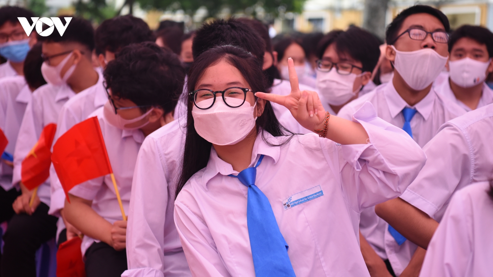 Học sinh Hà Nội rộn ràng đón lễ khai giảng sau 2 năm gián đoạn vì dịch Covid-19