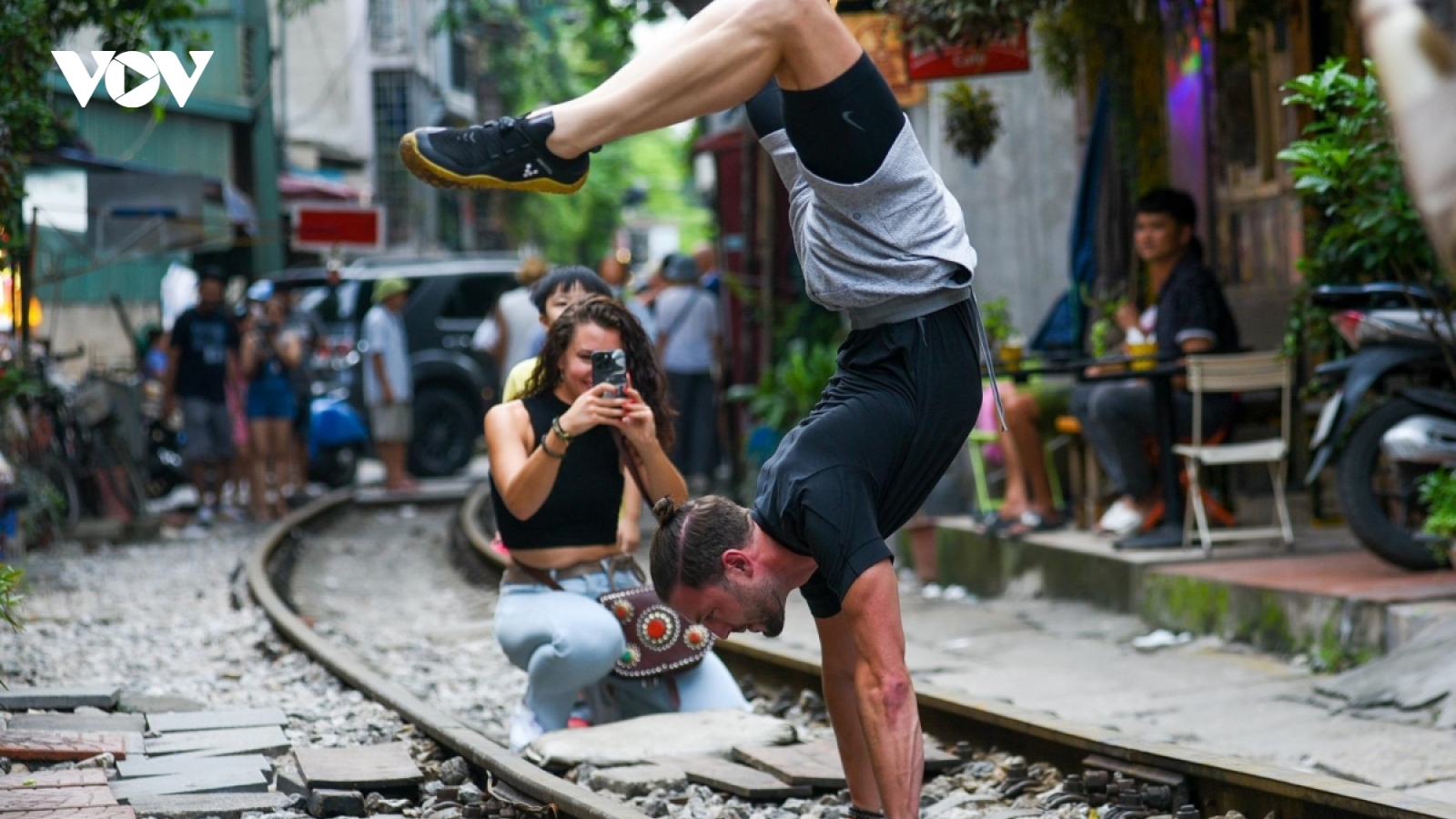 Cục Đường sắt: Không thể tồn tại cà phê đường tàu gây nguy hiểm