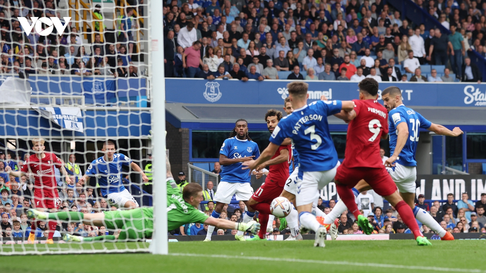 Liverpool hoà Everton theo kịch bản "điên rồ"