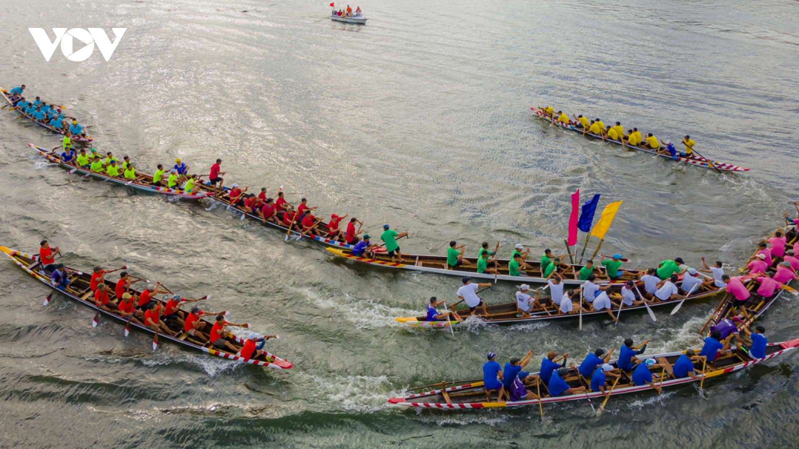 Sôi nổi giải đua ghe truyền thống trên sông Hương