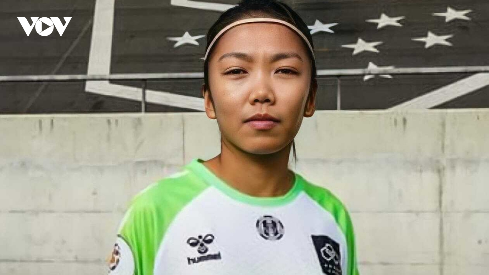 Huỳnh Như nhận lời khen từ HLV trưởng Lank FC