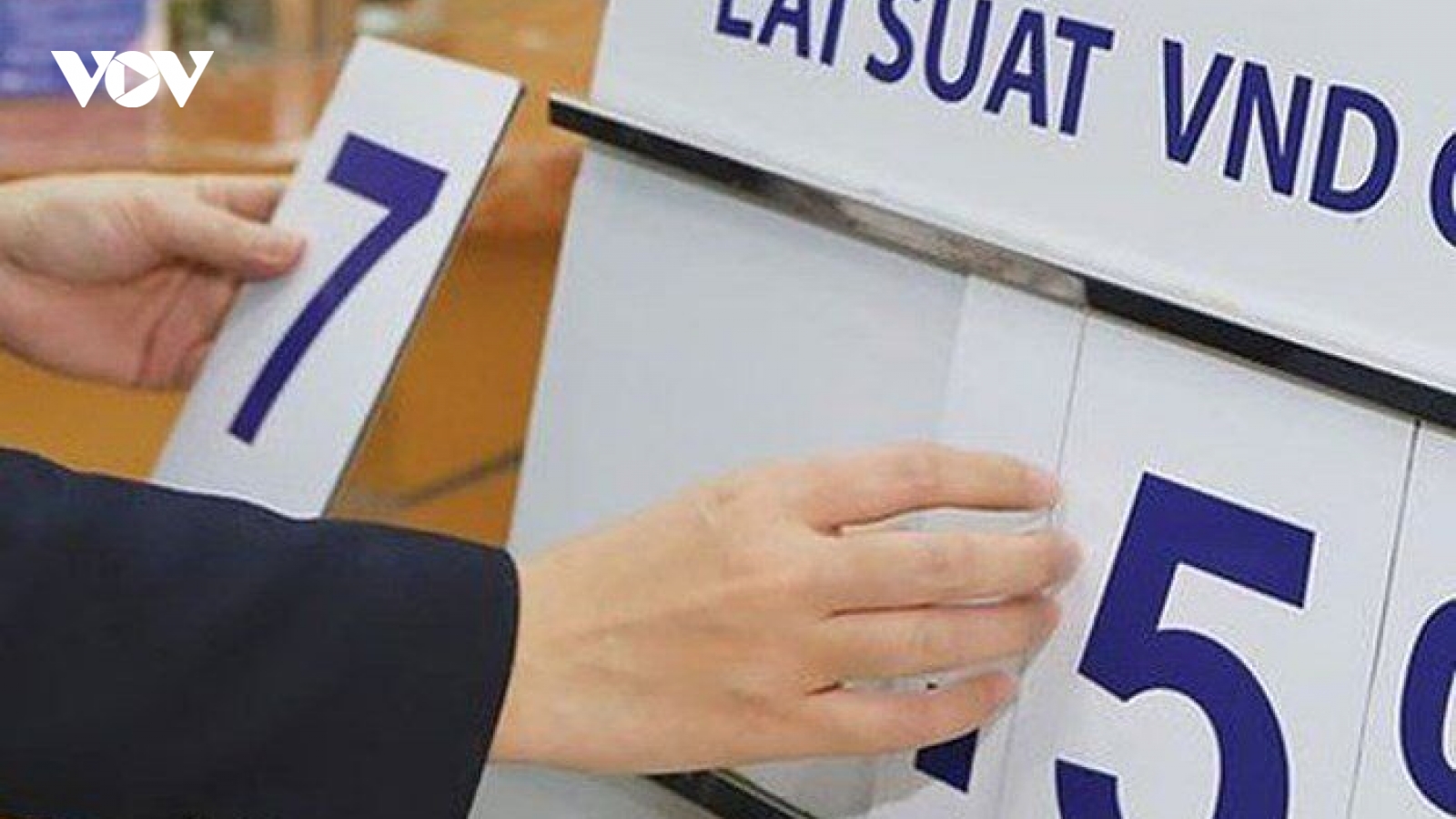 Lãi suất gửi tiết kiệm ngân hàng tiếp tục tăng cao