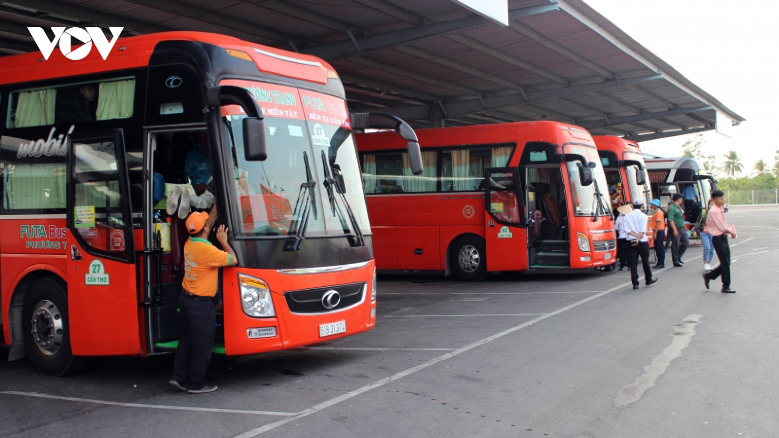 Giá dầu cao hơn giá xăng, doanh nghiệp vận tải như ‘ngồi trên lửa’