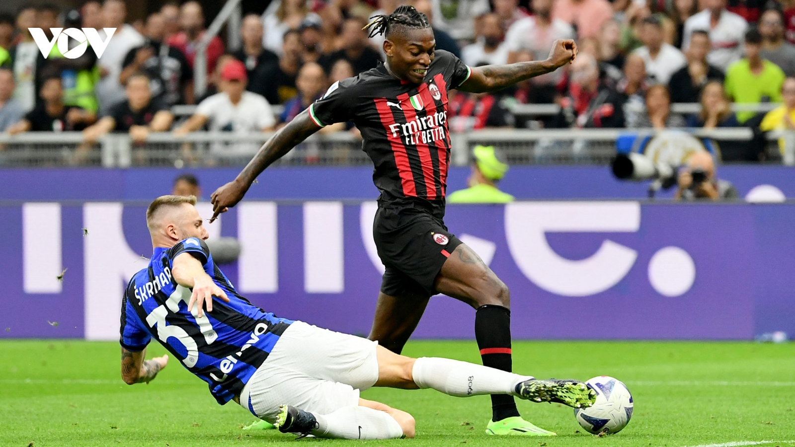 Kết quả Serie A: AC Milan thắng kịch tính Inter, Juventus suýt thua Fiorentina