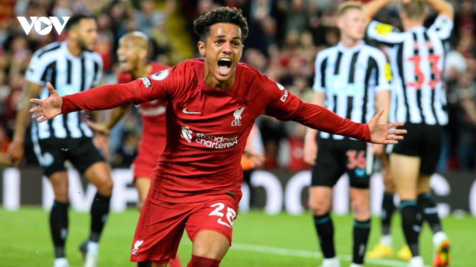 Liverpool thắng ngược Newcastle ở giây bù giờ cuối cùng