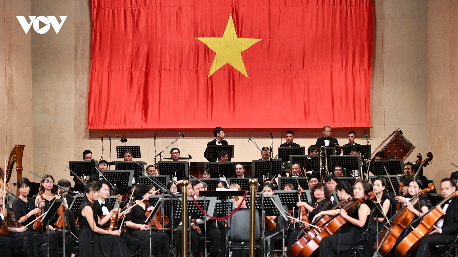 Xúc động chương trình hòa nhạc quốc gia Điều còn mãi 2022