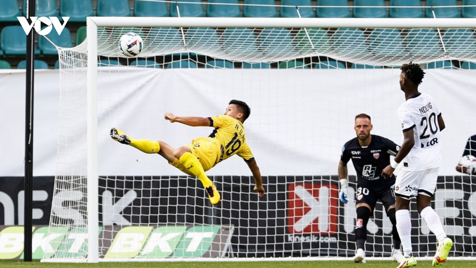 Quang Hải cùng Pau FC đối đầu đội bóng giàu thành tích nhất nước Pháp
