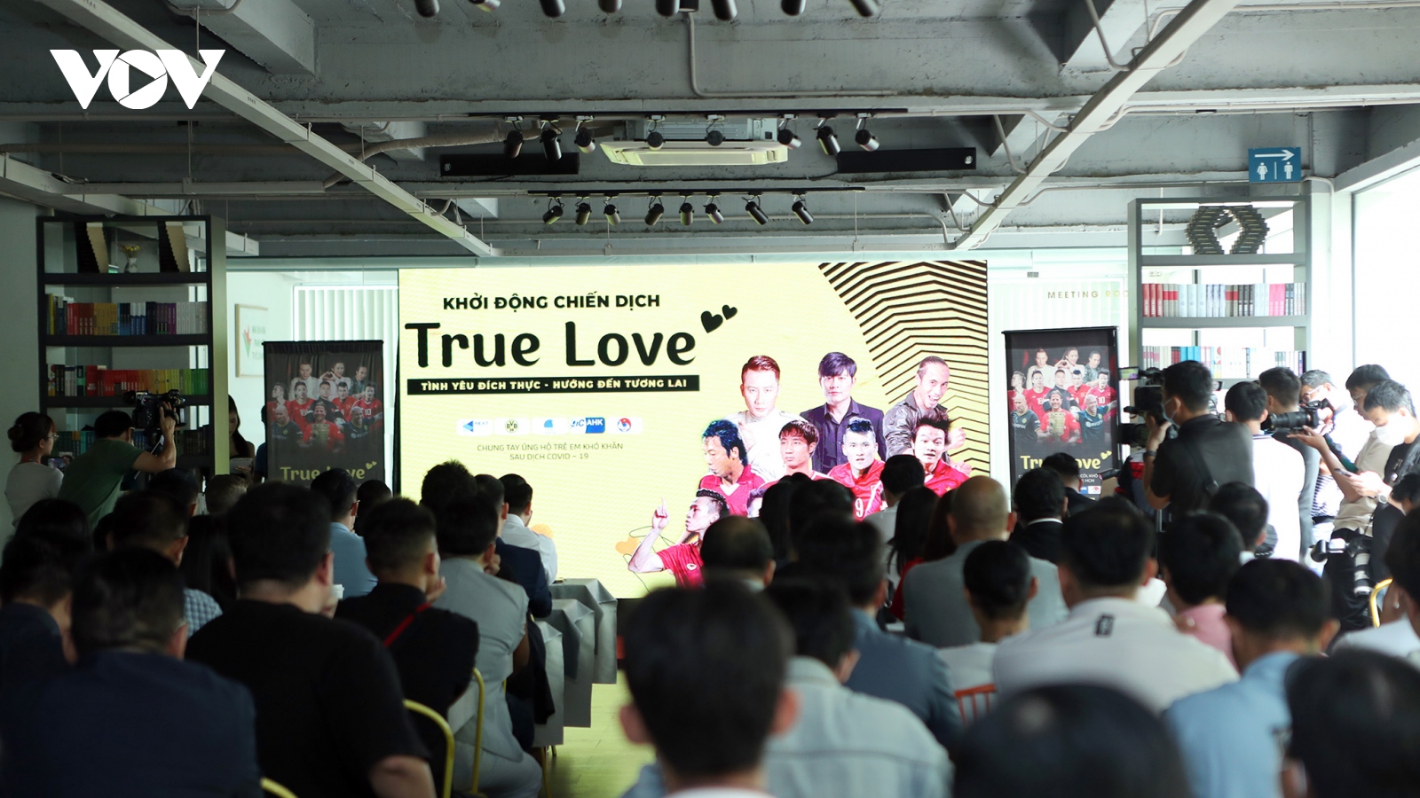Các ngôi sao Việt Nam đối đầu cựu sao Dortmund để gây quỹ từ thiện