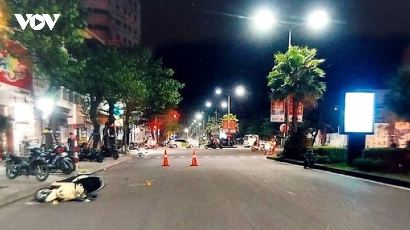 Kỷ luật khiển trách cán bộ đi xe biển xanh gây tai nạn rồi bỏ chạy