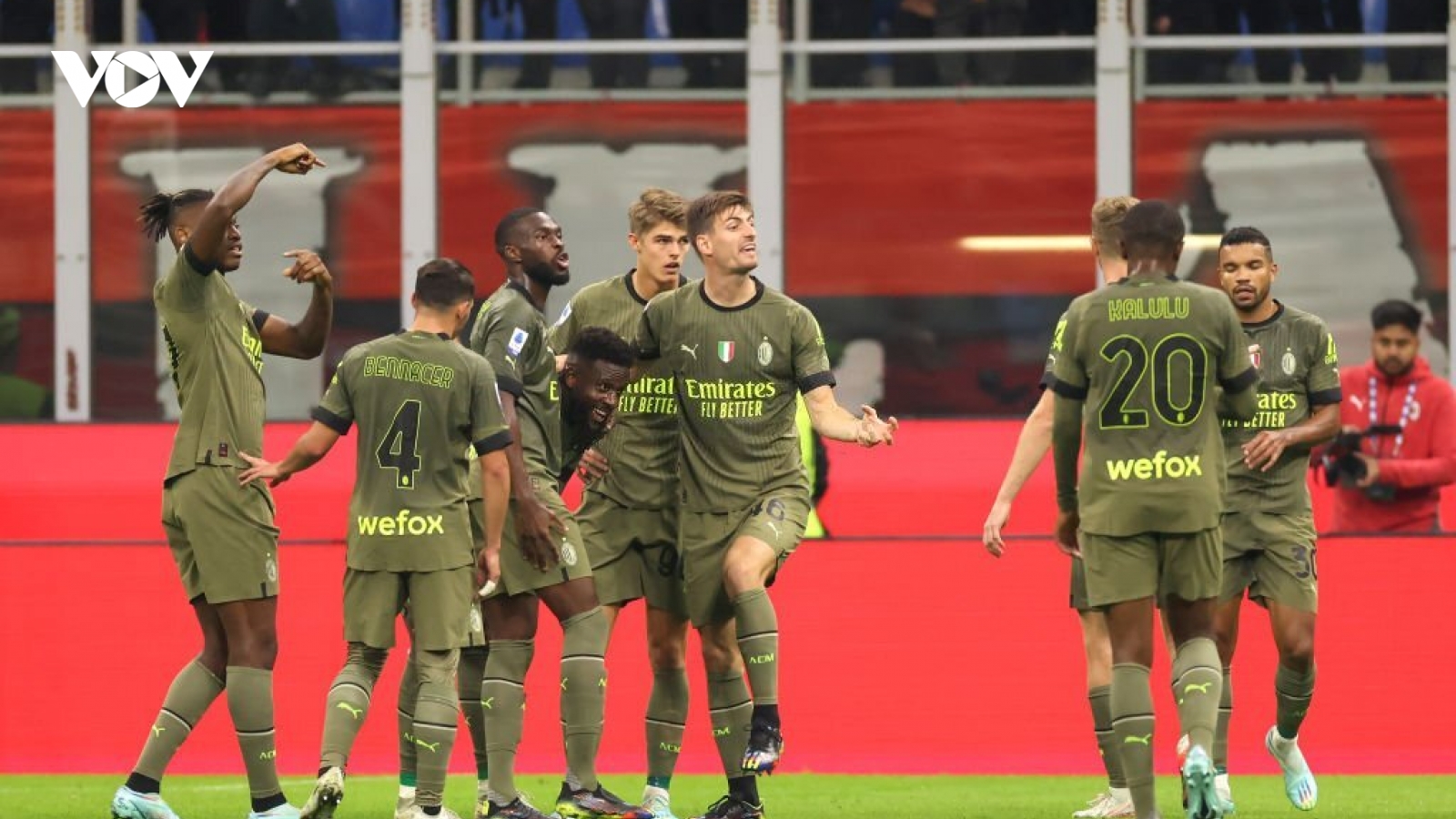 Kết quả Serie A: AC Milan áp sát ngôi đầu của Napoli