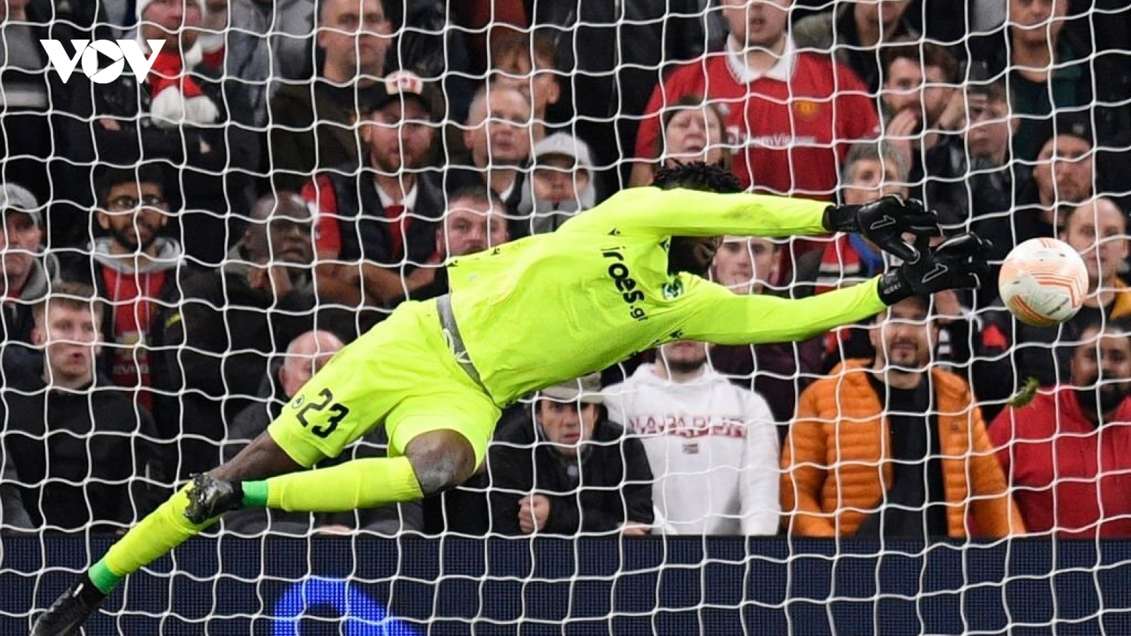 Francis Uzoho - Thủ thành làm nản lòng Ronaldo và các ngôi sao MU