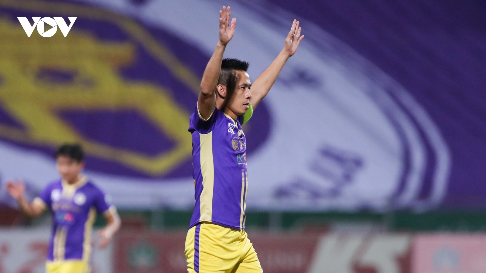 Văn Quyết và Văn Hậu tỏa sáng giúp Hà Nội FC đại thắng Nam Định