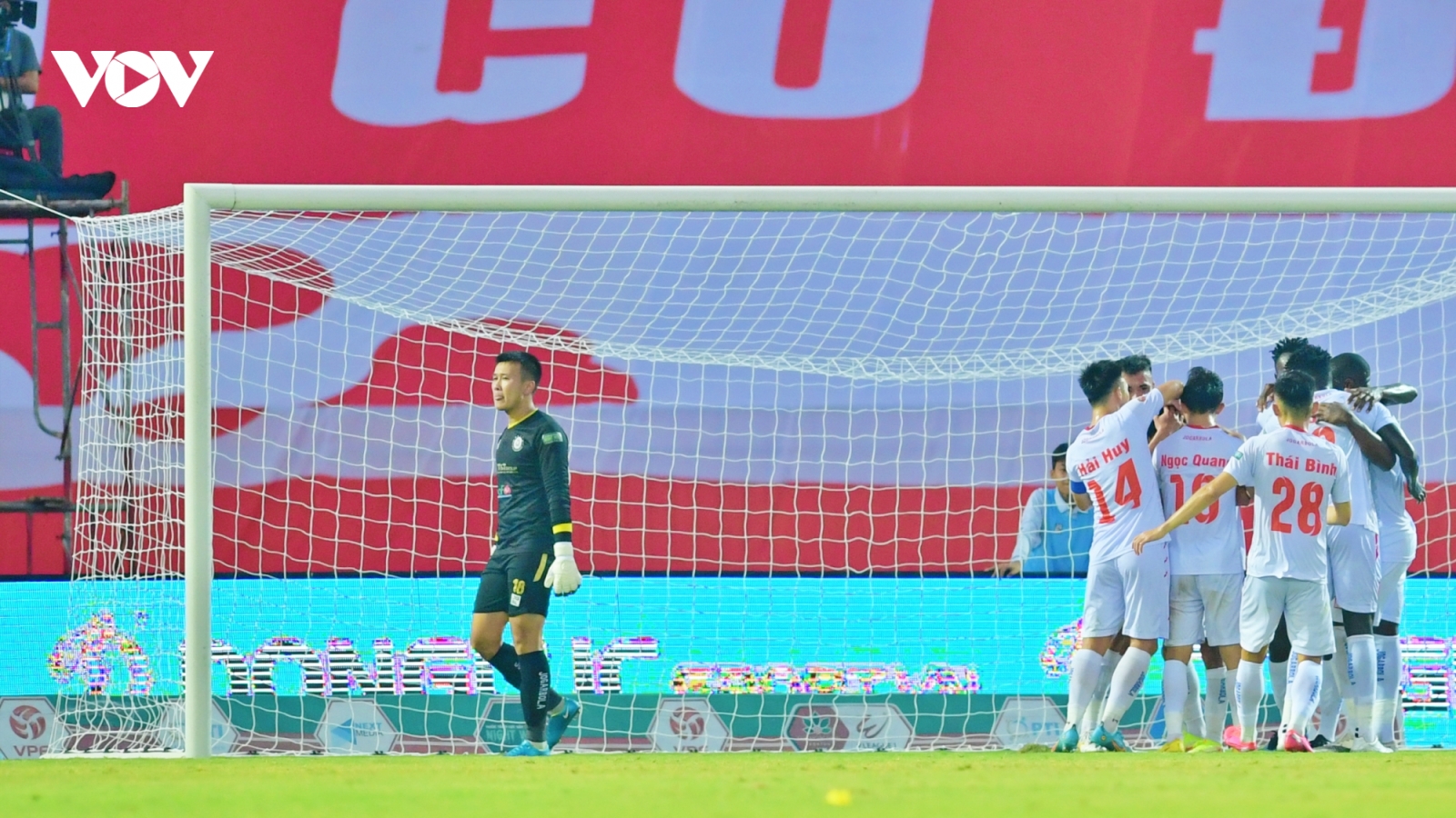 Sau vòng 21 V-League 2022: Kịch tính ở hai đầu bảng xếp hạng