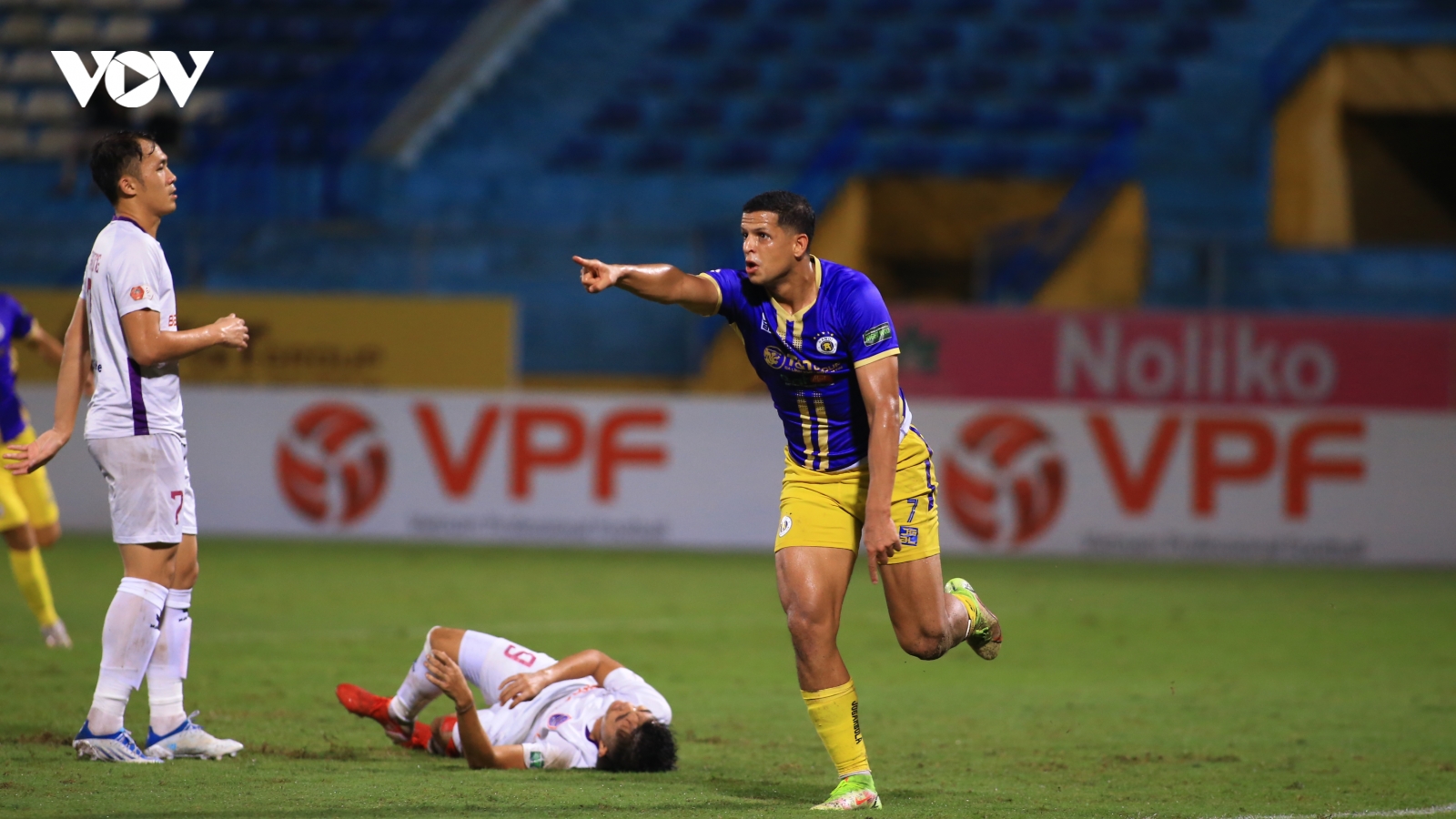 Đội hình tiêu biểu vòng 17 V-League 2022: Hà Nội FC áp đảo 
