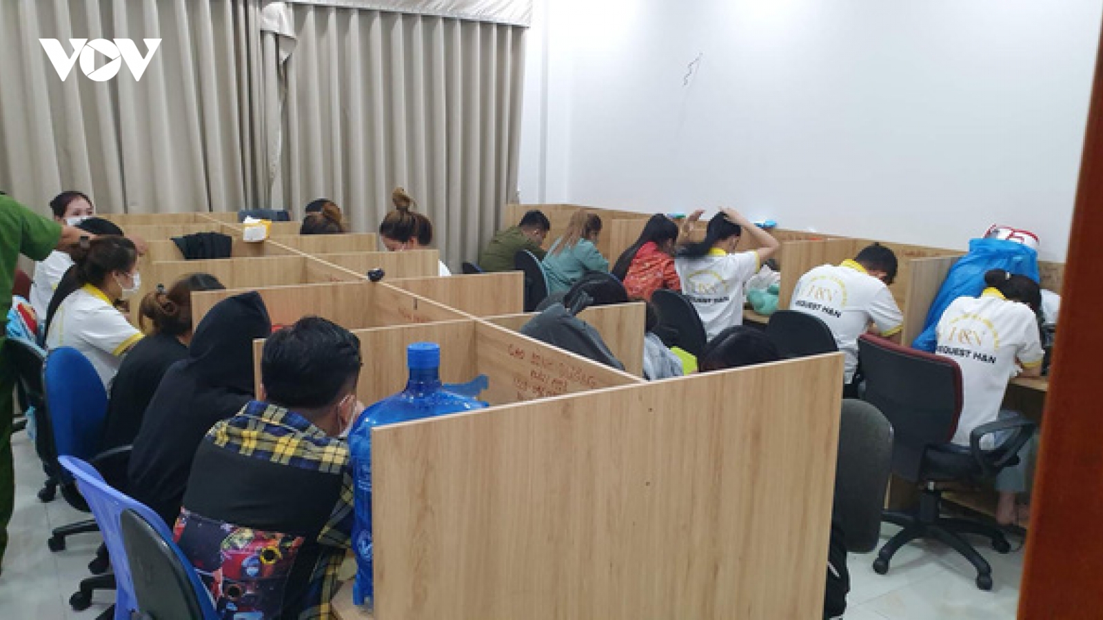 Ngang nhiên thuê người giả danh nhân viên ngân hàng để lừa tiền tỷ