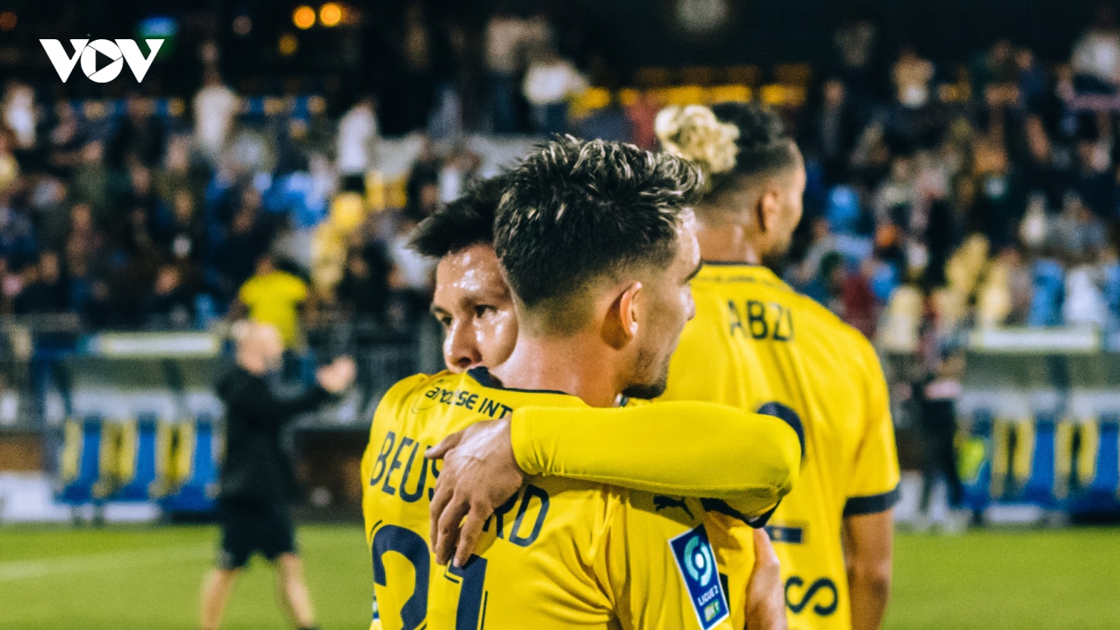 Quang Hải ghi bàn sau khi vào sân từ băng ghế dự bị, Pau FC hòa hú vía trước Rodez