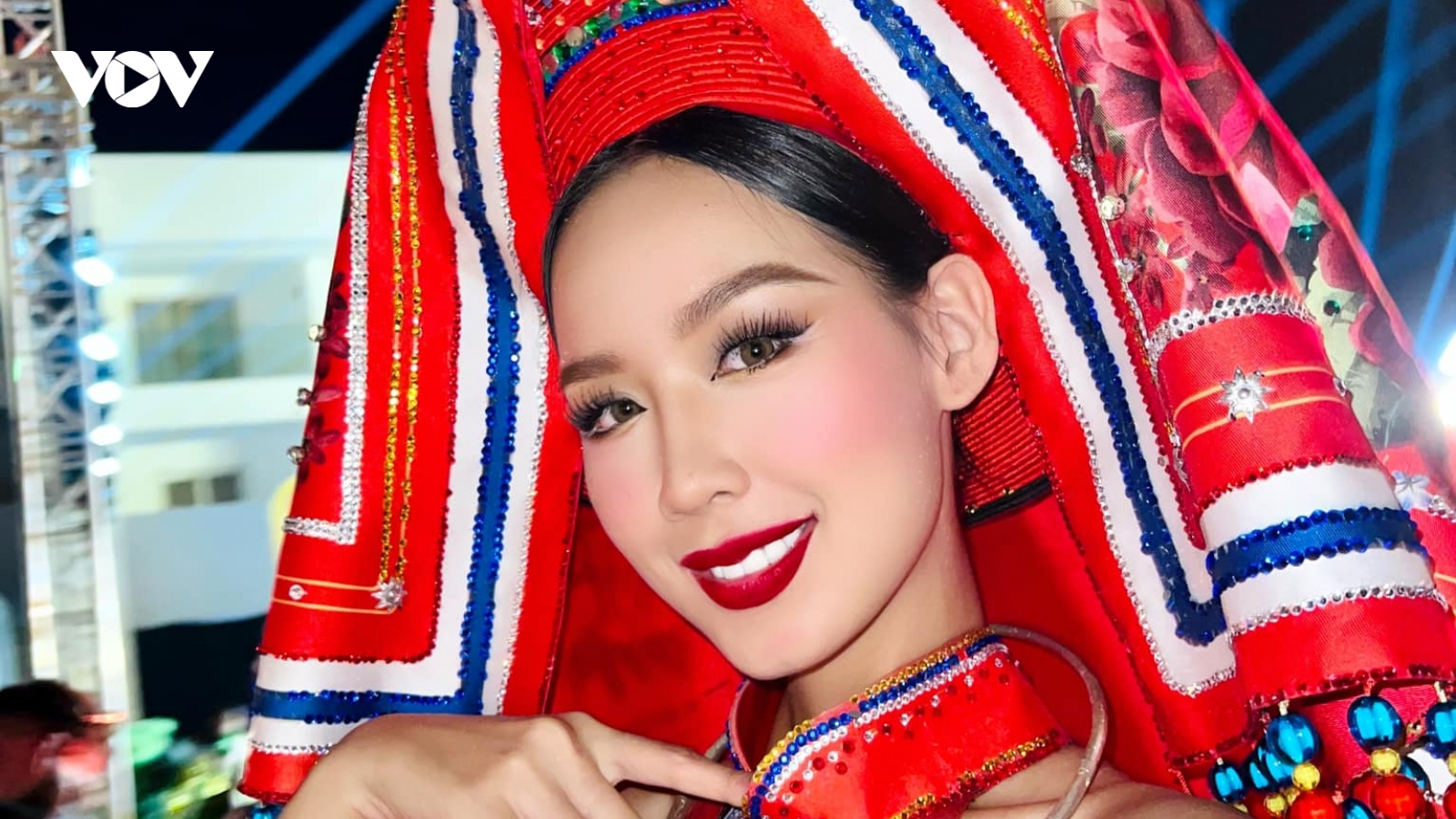 Á hậu Bảo Ngọc gặp sự cố ở phần thi trang phục dân tộc tại Hoa hậu Liên lục địa